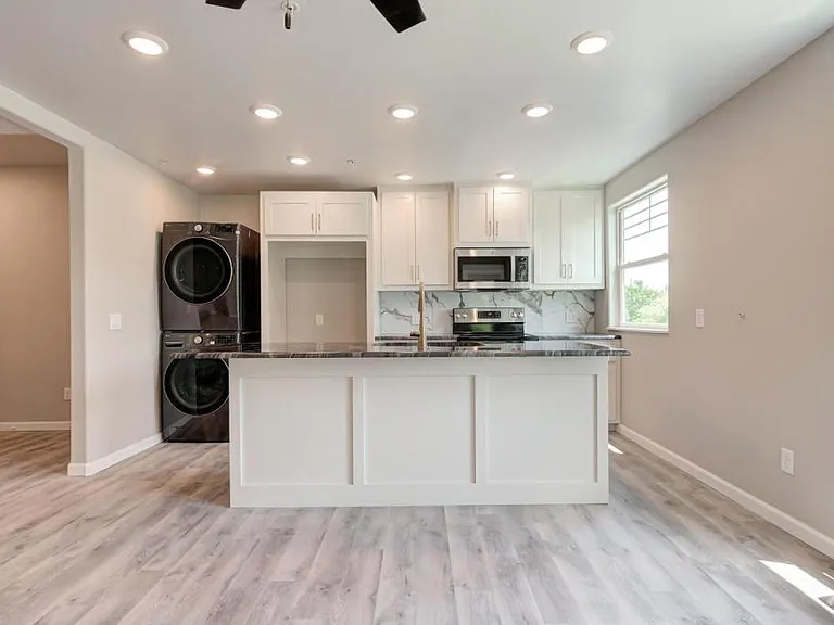 222 S University Blvd #5 — Photo 9
