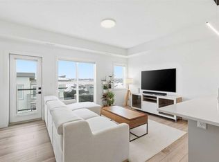 162 Spring Cres SW, Calgary, AB T3H3V3