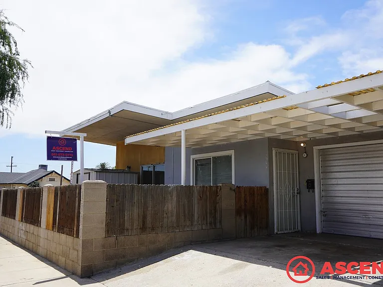 1500-1504 Owens Street — Photo 1