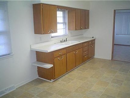 2nd image of 609 E Northside Dr