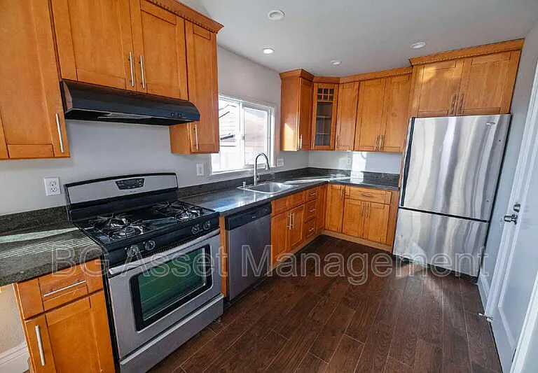 1723 Bayo Vista Ave — Photo 7