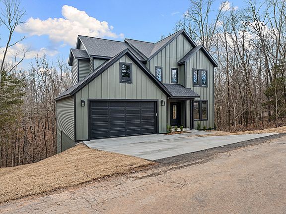 2nd image of 5 Chelmsworth Cir