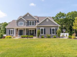 35 Haywood Ln, Rensselaer, NY 12144