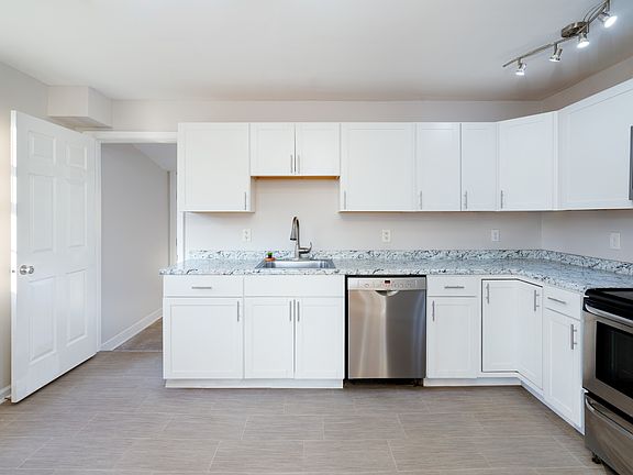 5th image of 635 Blackstone Ave