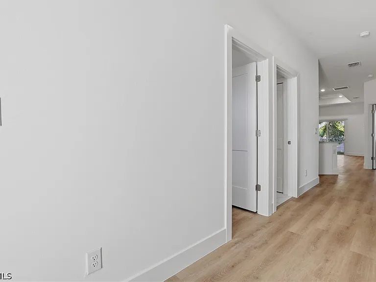 4719 28th St SW — Photo 10