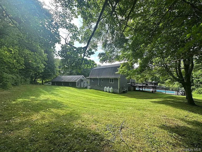 109 Brush Hill Rd — Photo 31