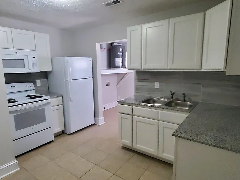222D Woodrow St — Photo 4