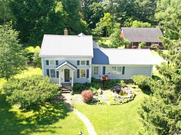 8540 Hough Rd, Almont, MI 48003