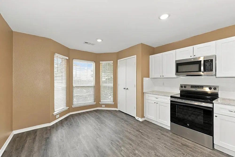 3 bed, 1597 sqft, $2,700 — Photo 4