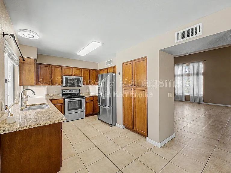 3236 E Hiddenview Dr — Photo 15