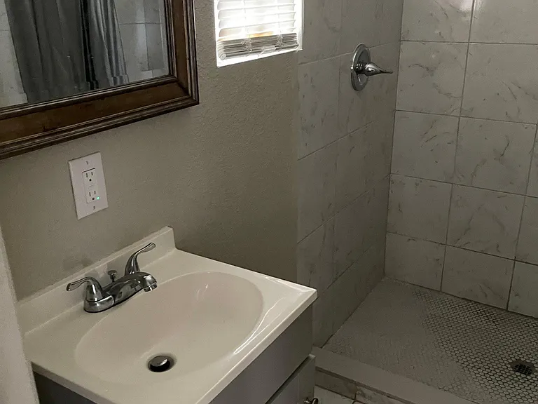 8916 N Ashley St — Photo 8