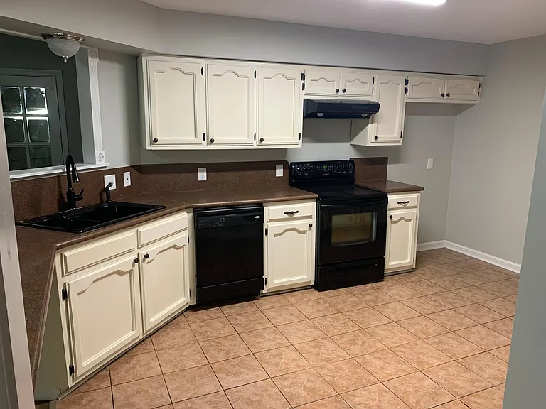 7483 Pennhill Dr — Photo 2