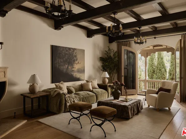 1588 Viewsite Dr, Los Angeles, CA 90069