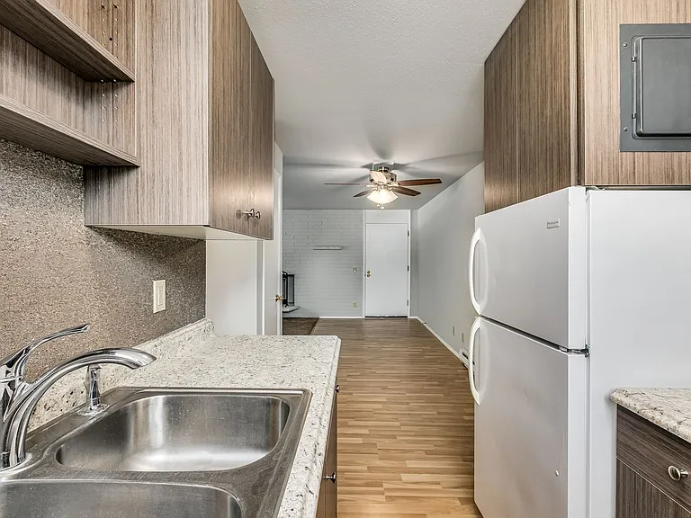 Dolphin Apartments: Great location in Kennewick — Photo 43