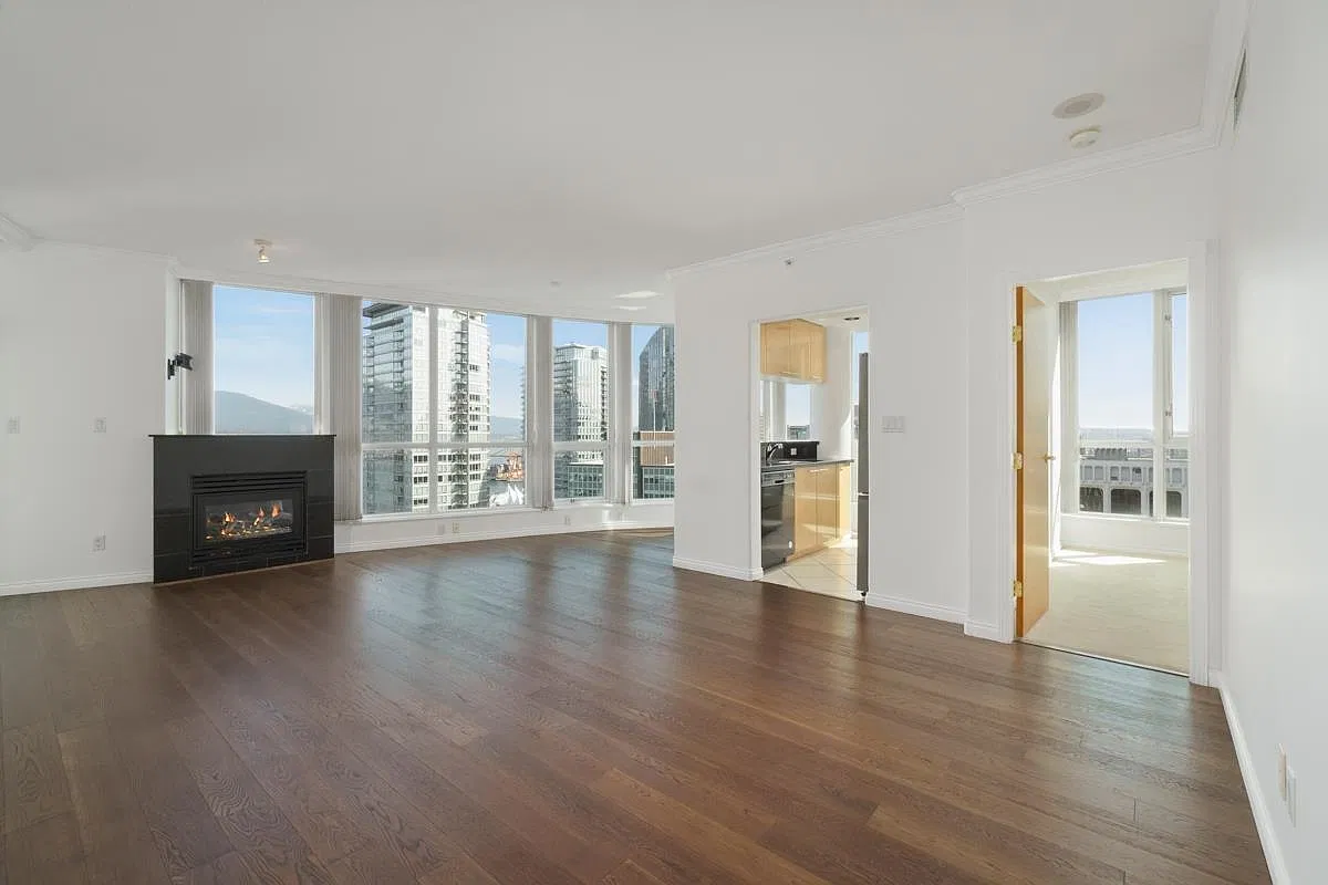 2 bed, 1039 sqft, $3,900 — Photo 2