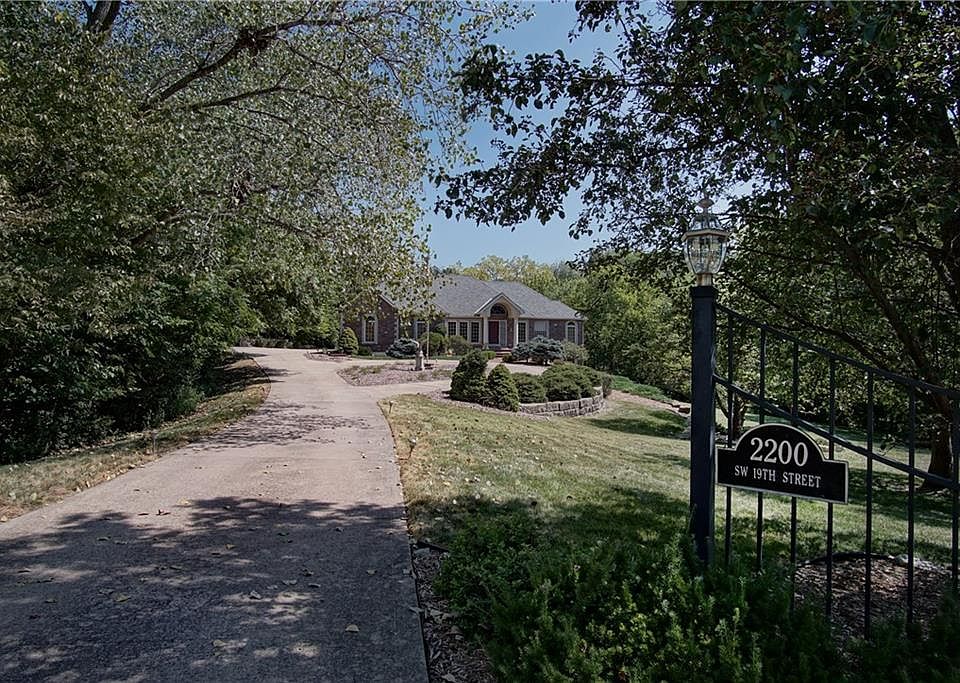 2200 SW 19th St, Blue Springs, MO 64015 Zillow