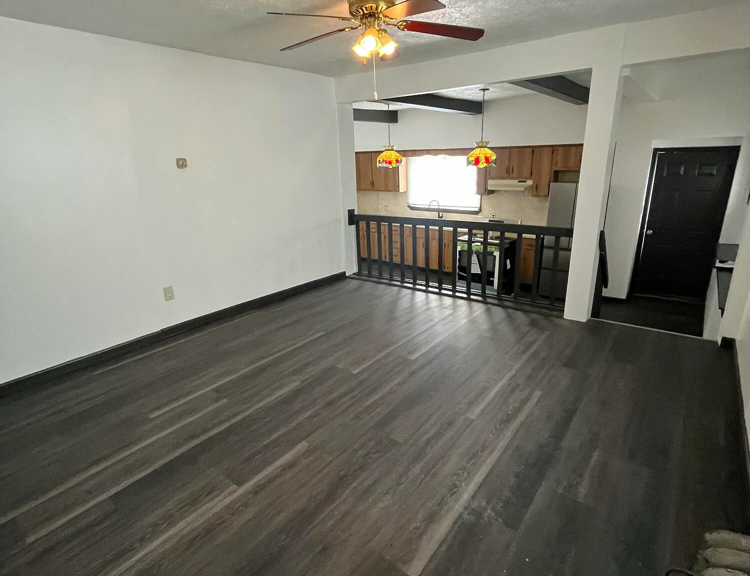 3 bed, 1.5 bath, 913 sqft, $1,400 — Photo 3