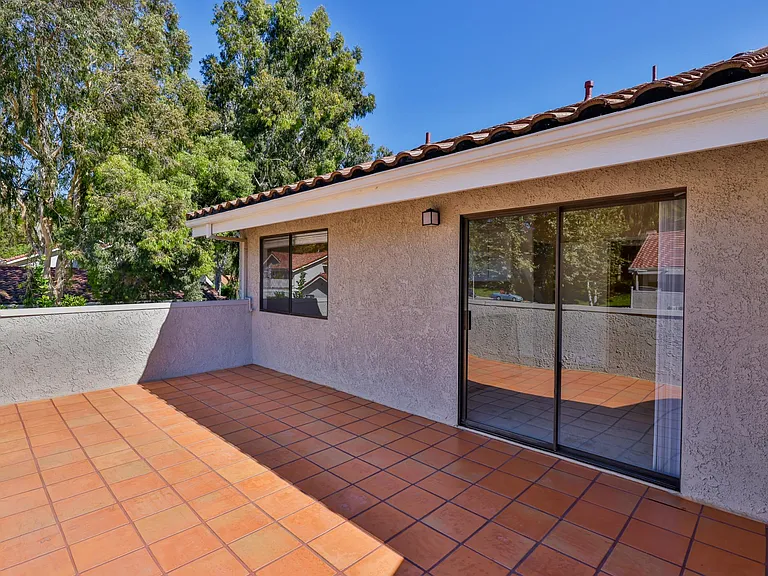 1061 Thistlegate Rd — Photo 15