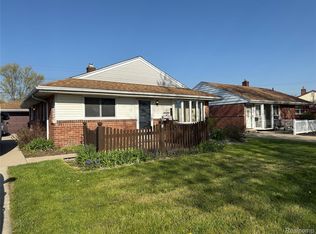 18530 Matthews St, Riverview, MI 48193