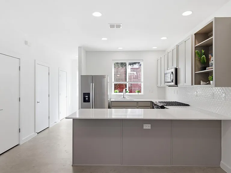 814 N Bluff Dr #74 — Photo 6