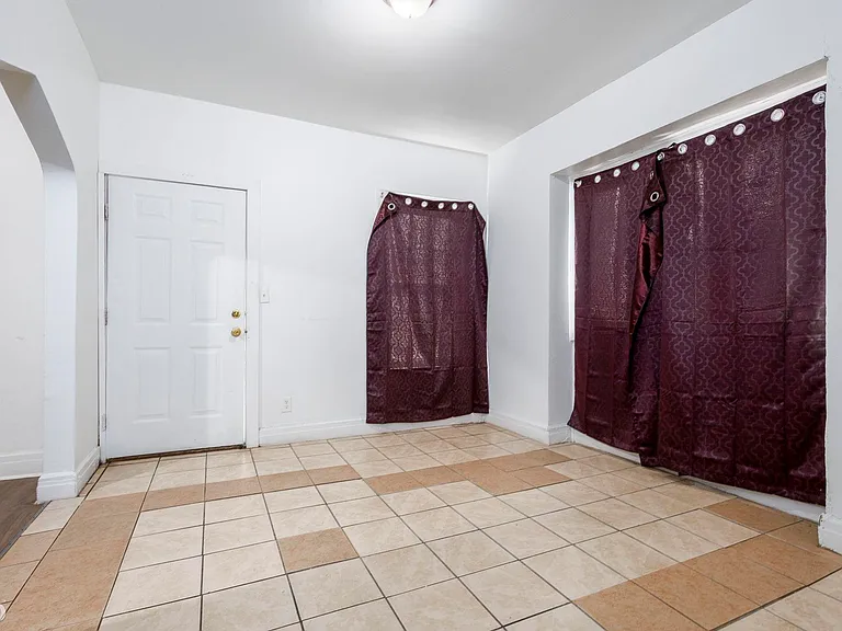 5421 Toledo St — Photo 17