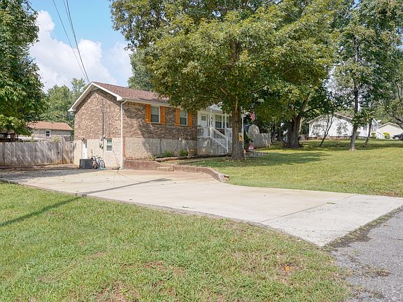3rd image of 408 N Magnolia Dr