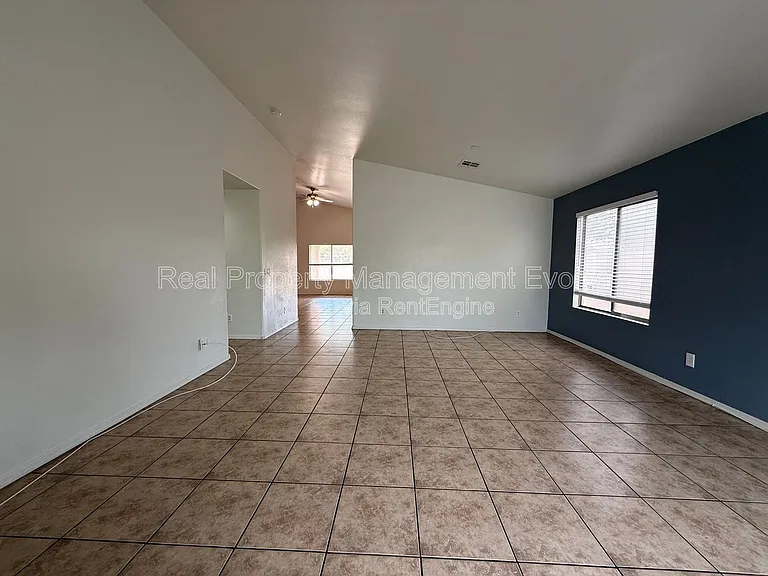 1225 W Shumway Farm Rd — Photo 3