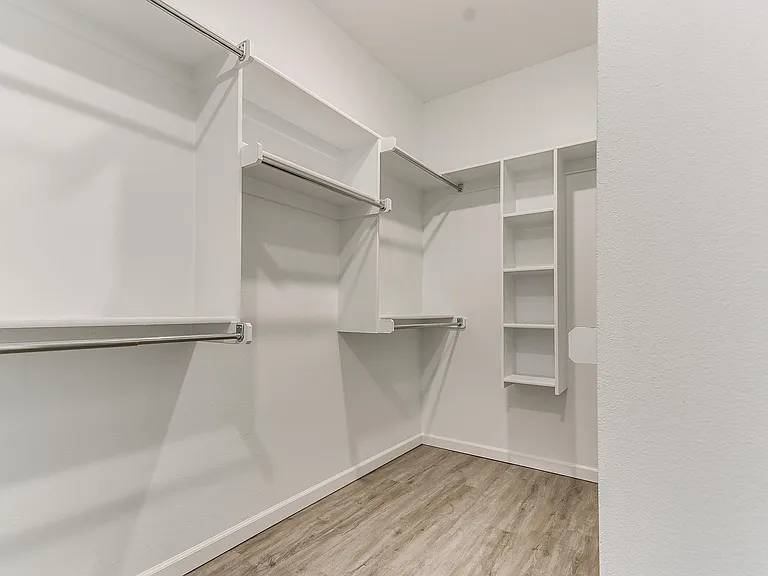1425 E Park Pl — Photo 15