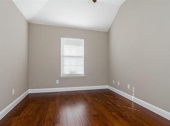 4th image of 5300 Highlands Dr