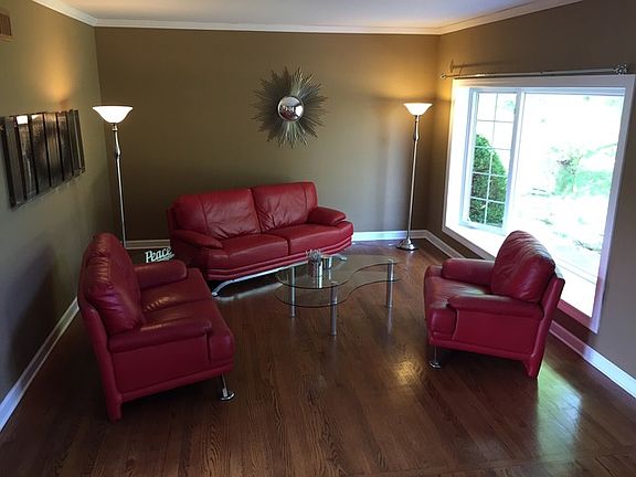 2nd image of 6N957 Willowbrook Dr