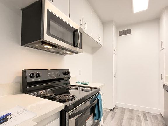 3rd image of 16866 Kingsbury St Unit 216