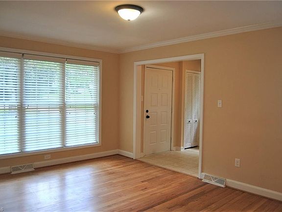 4th image of 2309 Albright Dr