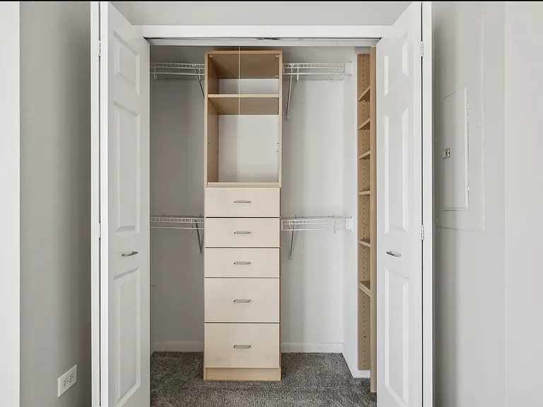 2135 N Southport Ave #301 — Photo 10