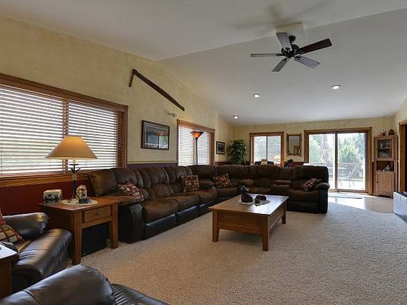 Spacious living room