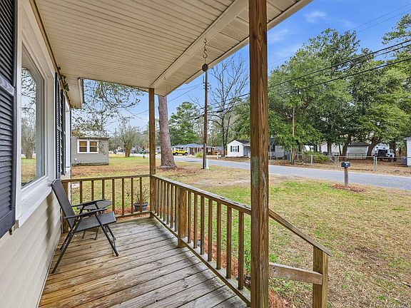 2nd image of 427 Dawson St.