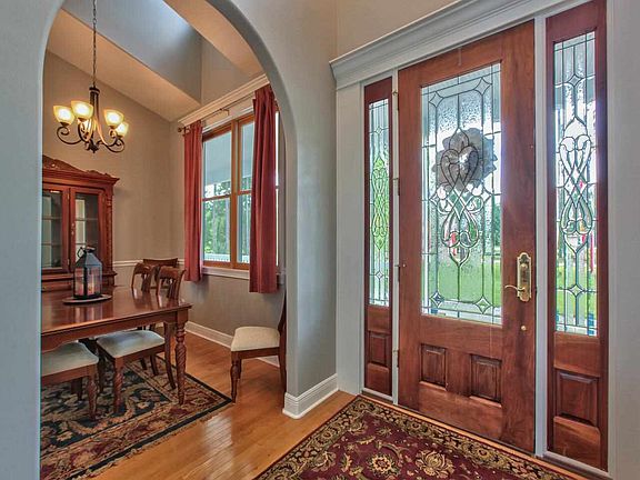 4th image of 15 Sweetwater Cir