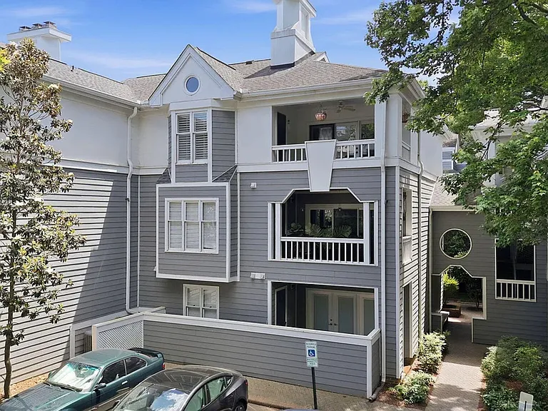 700 Bishops Park Dr #306 — Photo 2