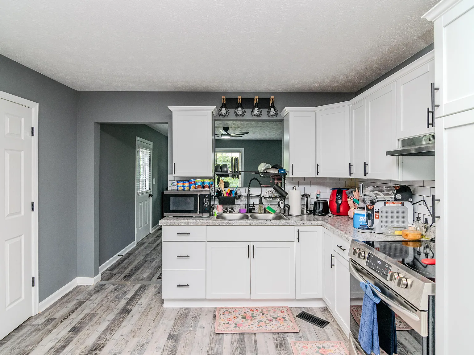 3 bed, 2.0 bath, 1362 sqft, $1,600 — Photo 3