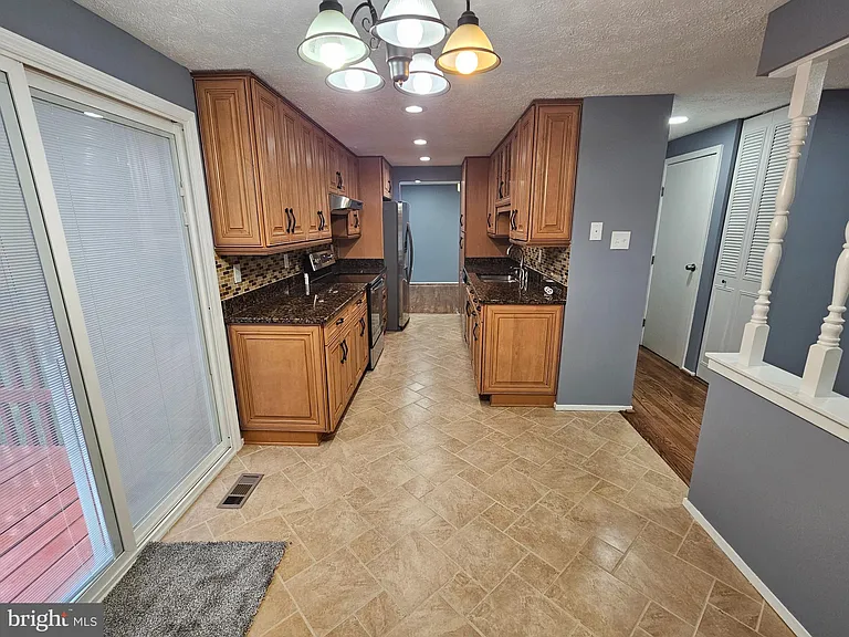 8619 Hayshed Ln — Photo 3