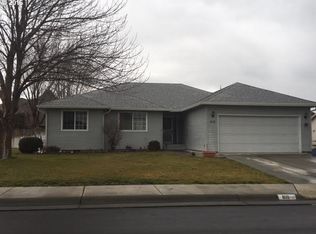 810 W Alder Ave, Hermiston, OR 97838