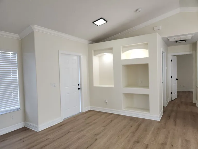 1118 Nelson Rd N — Photo 4