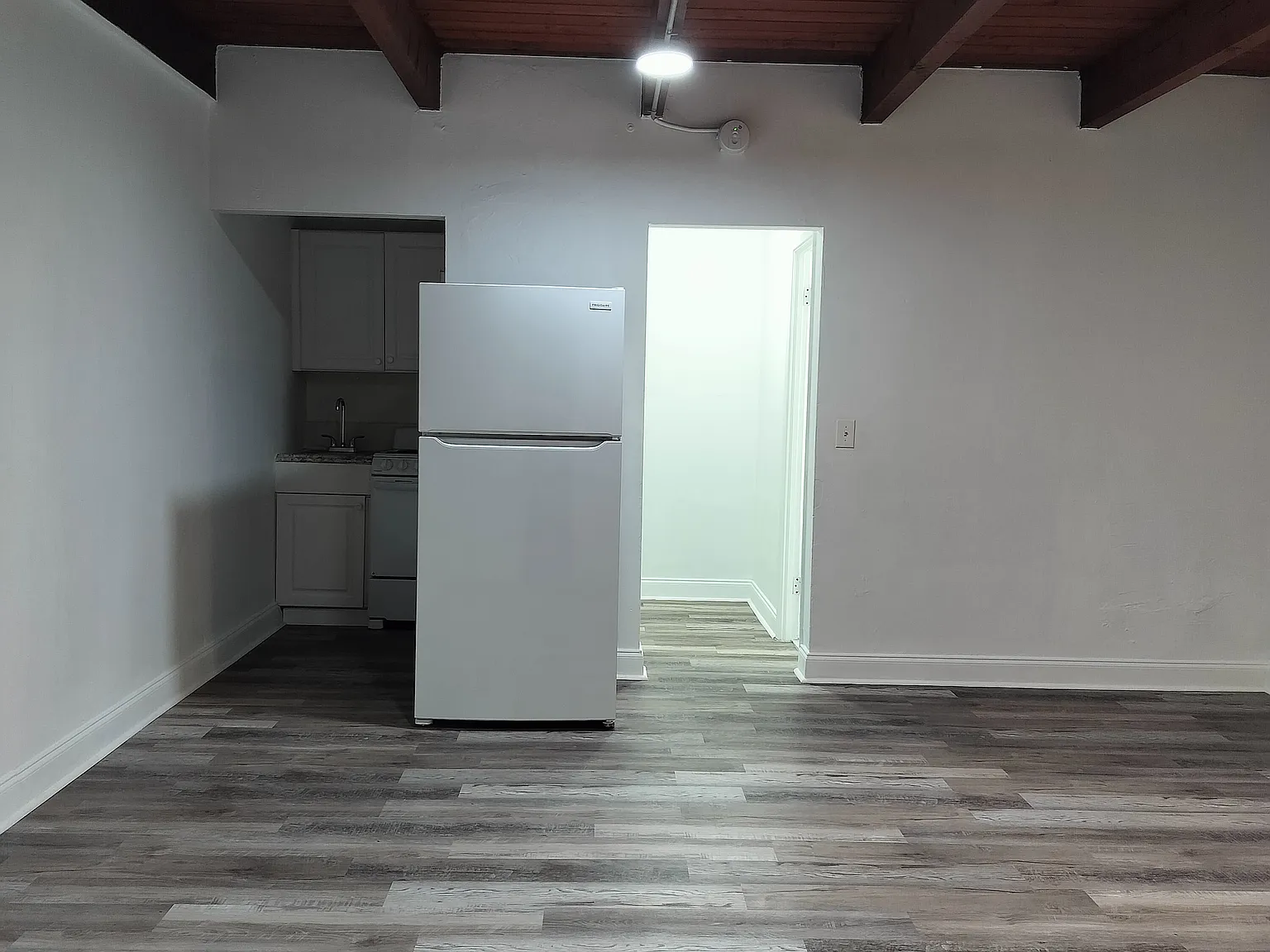 Studio, 450 sqft, $1,350 — Photo 2