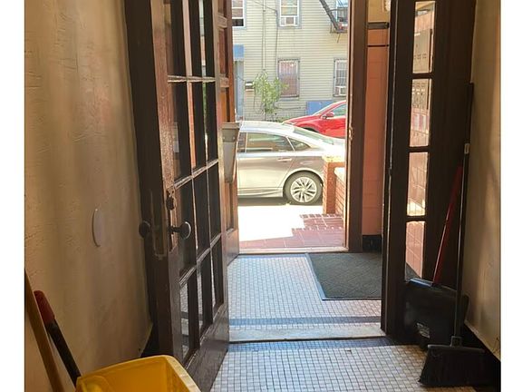 Vestibule.