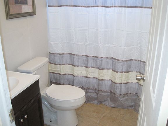 4th image of 623 Silver Ln