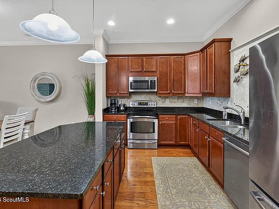 4th image of 2203 Grand View Dr #2203