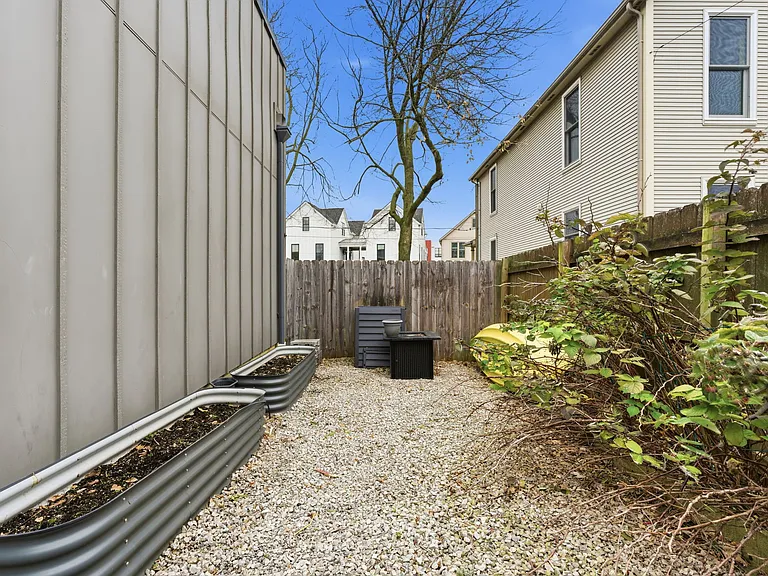 251 E 3rd Ave — Photo 37