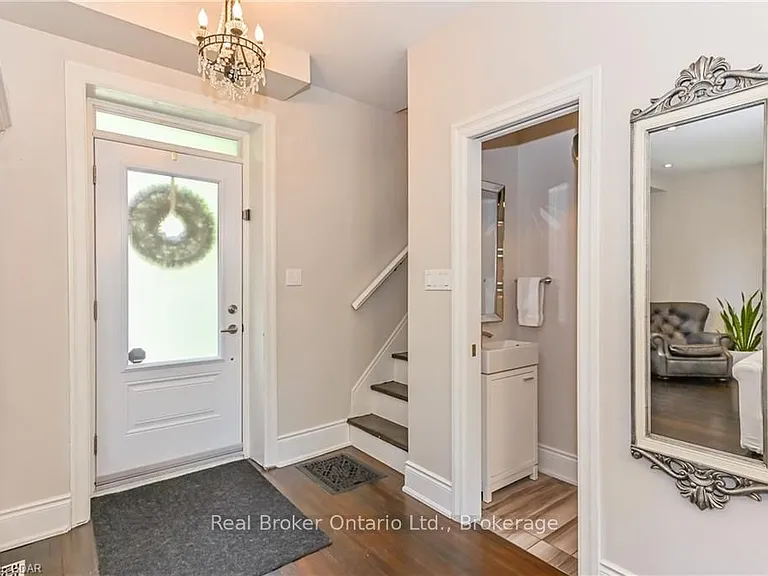 37 Meadowview Ave — Photo 3