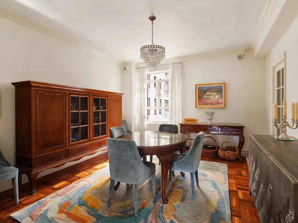 25 Central Park West image 3 of 21