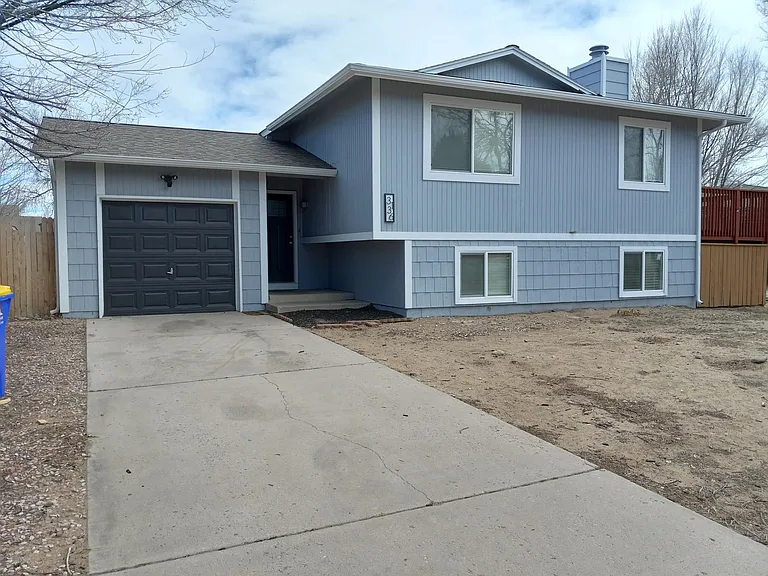 3136 Moonbeam Cir S — Photo 2
