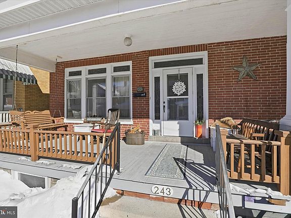 4th image of 243 W Franklin St